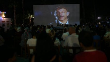Cinema în aer liber în fiecare seară pe strada Yeșilçam din Antalya!