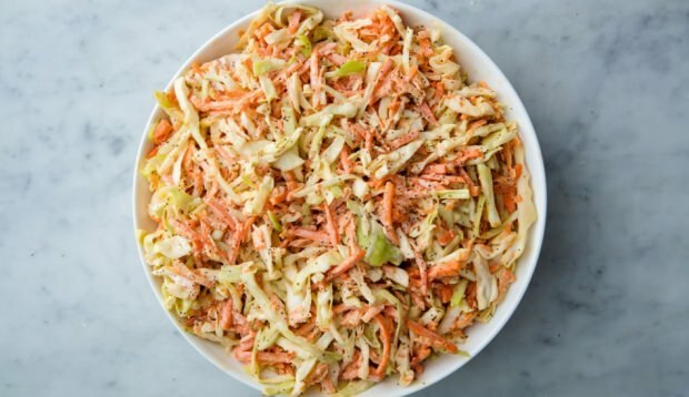Cum se face salata cea mai ușoară? Cele mai diverse și delicioase rețete de salate