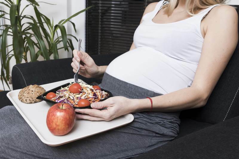 Alimentație sănătoasă în timpul sarcinii! Este corectă dubla nutriție în timpul sarcinii?