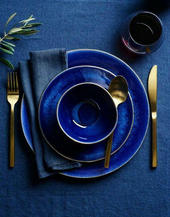 Decor de masă în culoarea indigo 