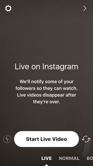 Atingeți pictograma camerei și apoi apăsați Start Live Video pentru a începe fluxul live Instagram.