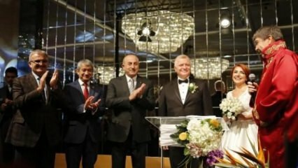 Ministrul de externe Çavușoğlu a participat la ceremonia de nuntă din Antalya