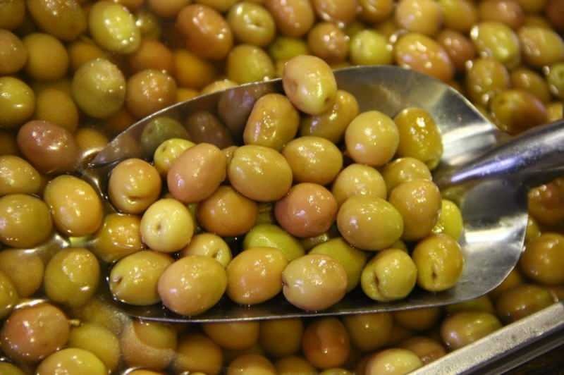 Ar trebui consumate măsline mai puțin sărate în loc de măsline verzi sărate