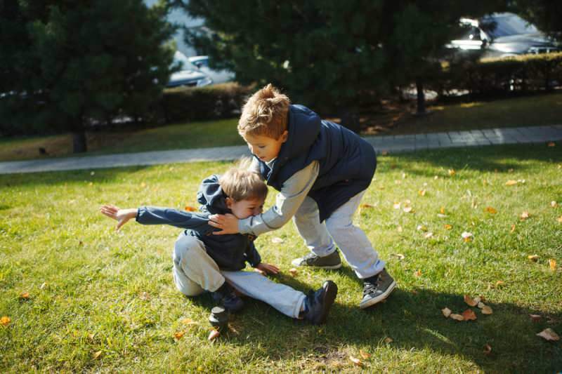 Ce este sindromul de 2 ani? Cum să preveniți aruncarea și lovirea comportamentului la copii?