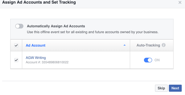 Facebook poate atribui automat conturi publicitare evenimentului dvs. offline sau le puteți atribui manual.