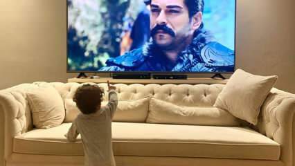 Burak Özçivit și-a împărțit fiul pentru prima dată! Când Karan Özçivit și-a văzut tatăl la televizor ...
