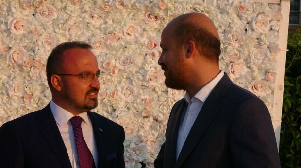 Lumea politică s-a întâlnit la ceremonia de circumcizie a fiilor vicepreședintelui grupului partidului AK, Bülent Turan